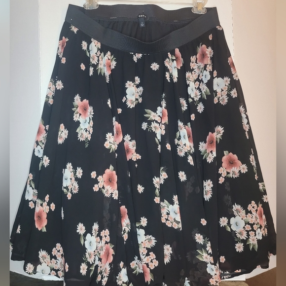 Torrid Black Floral Print Tulle Underlay Lined Midi Challis Skirt - Picture 3 of 3